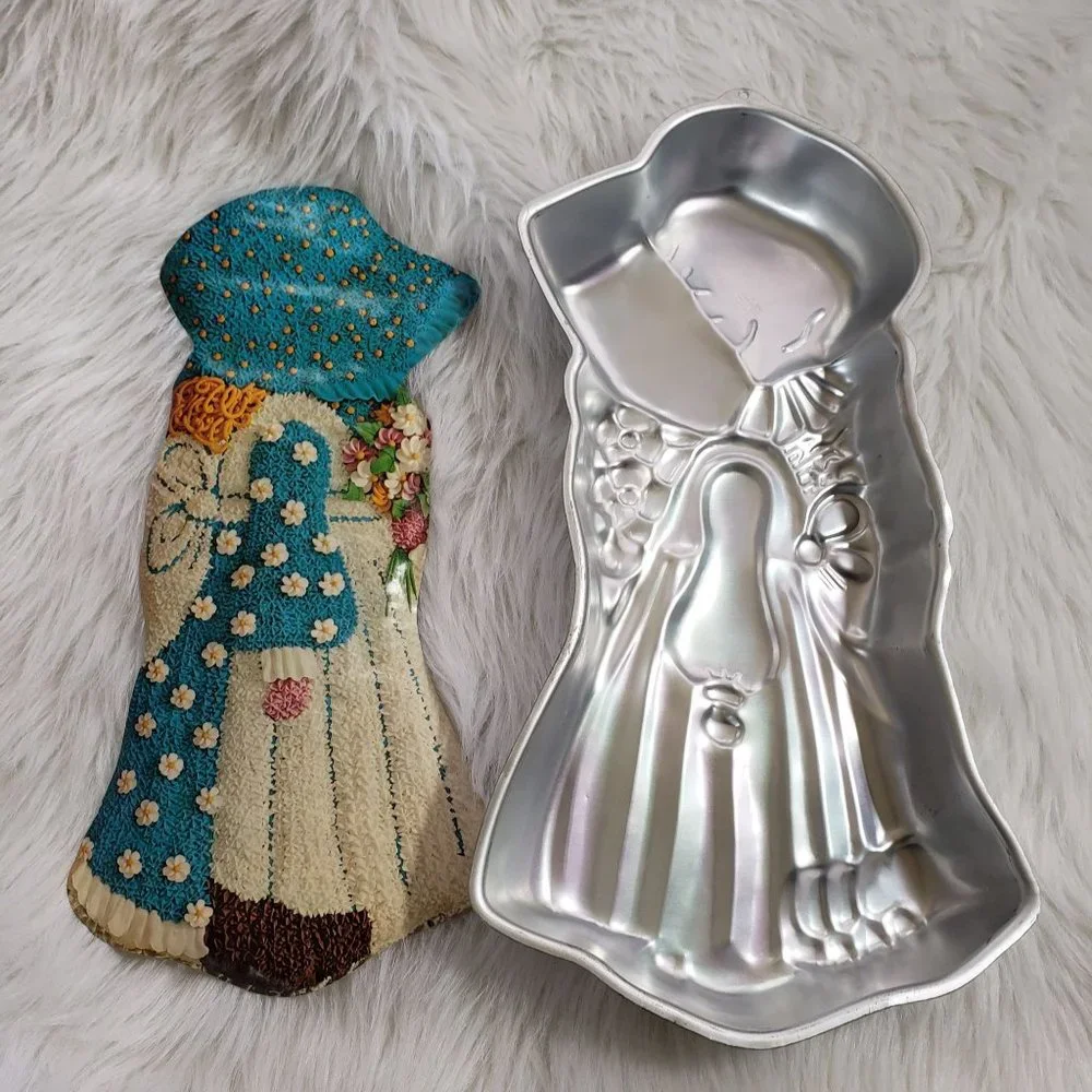 Vintage 1975 Wilton Party pan Holly Hobbie metal‎ cake mold